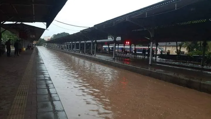 මහනුවර දුම්රිය ස්ථානය ජලයෙන් යටවෙයි (ඡායාරූප) 5 321985414 1585909681831027 4347224721570185304 n