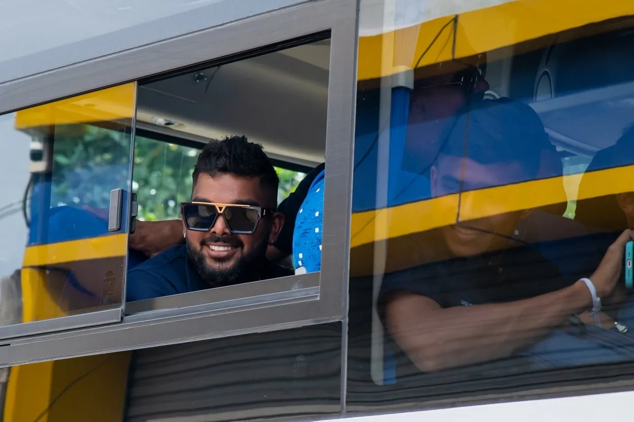 Update - ශ්රී ලංකා පිළ ඉන්දියාව බලා පිටත්ව යයි (ඡායාරූප) 1 322122763 1614325512352056 6539306884054832040 n