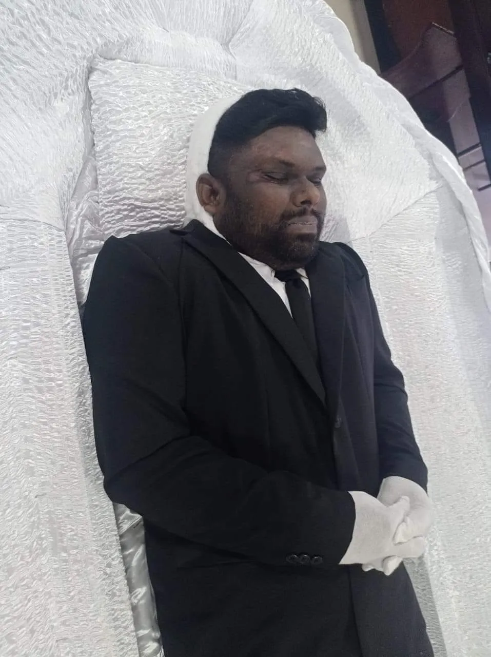 සන්ෆලවර් 'චලා'ගේ නිසල දේහය නිවසට (ඡායාරූප) 5 322551931 681683027001723 7372862837357384500 n