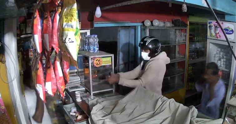 හංවැල්ලේ හෝටල් හිමිකරුට මරු කැඳවූ වෙඩි තැබීම CCTV කැමරාවේ 5 5