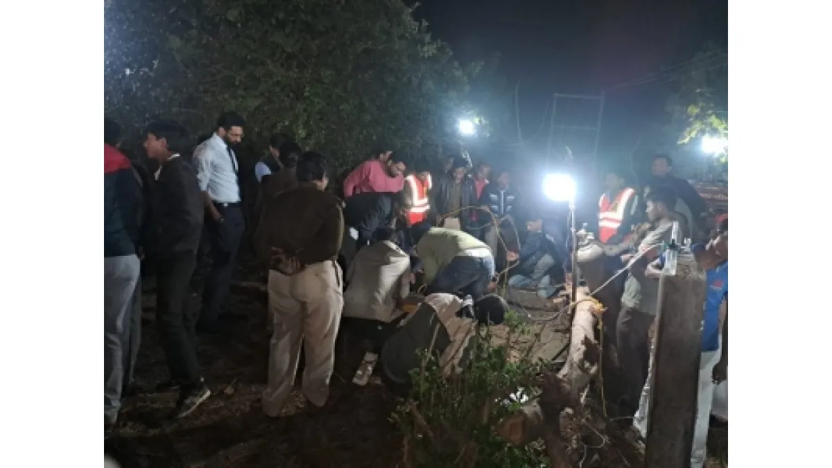 6 yr old falls into borewell in mp rescue operation underway