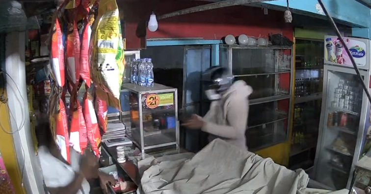 හංවැල්ලේ හෝටල් හිමිකරුට මරු කැඳවූ වෙඩි තැබීම CCTV කැමරාවේ 6 6