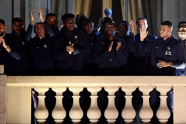 ලෝක පාපන්දු පිටියේ අනුශූරයෝ මව්බිමට (ඡායාරූප) 4 7