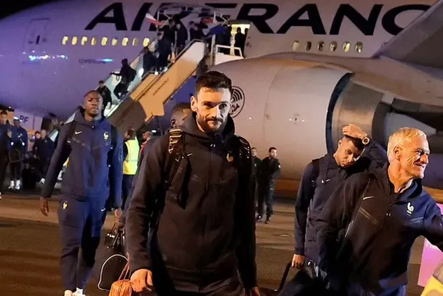 ලෝක පාපන්දු පිටියේ අනුශූරයෝ මව්බිමට (ඡායාරූප) 2 9