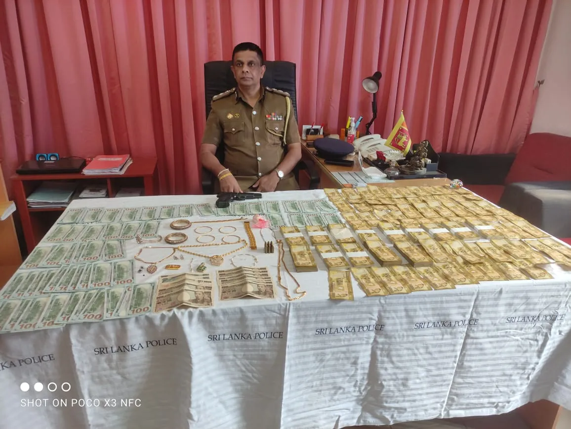 බම්බලපිටියේ කෝටිපති ව්යාපාරිකයාගේ සේසත කොල්ල කෑ 'කොමනා' සහ 'කොණ්ඩයා' අල්ලයි (ඡායාරූප) 4 9bf18c91 f1fc 41b8 ac45 c84181f8f29a