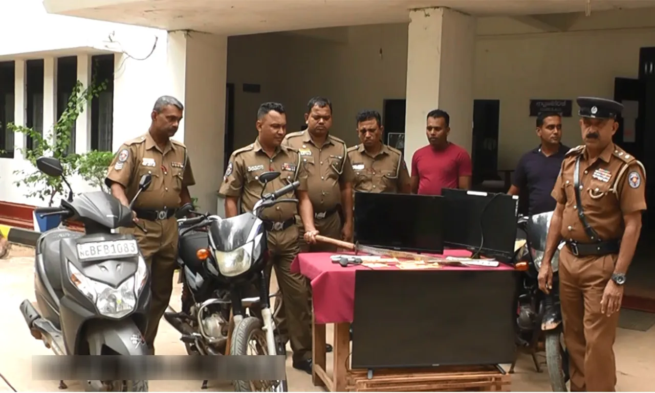 නමගිය අපරාධකරුවන් දෙදෙනෙකු කොල්ලකෑ බඩුත් සමඟ පොලිස් දැලේ 2 Untitled 1 1