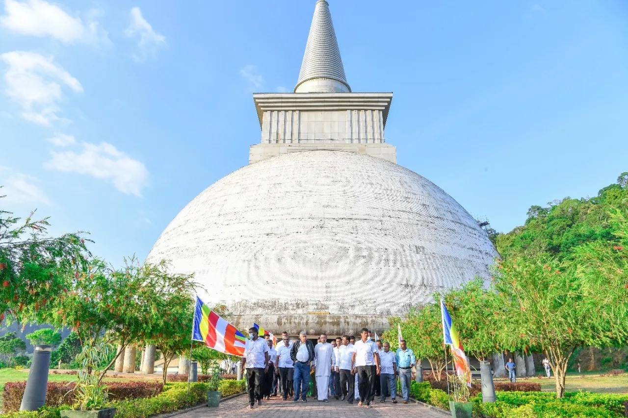 ජනපති කොත්මලේ මහවැලි මහසෑය චෛත්යාරාමය වැඳ පුදාගනී (ඡායාරූප) 3 WhatsApp Image 2022 12 31 at 1.09.50 PM 1