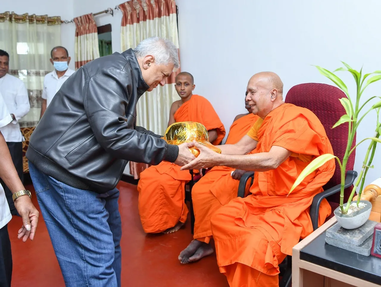 ජනපති කොත්මලේ මහවැලි මහසෑය චෛත්යාරාමය වැඳ පුදාගනී (ඡායාරූප) 4 WhatsApp Image 2022 12 31 at 1.09.50 PM