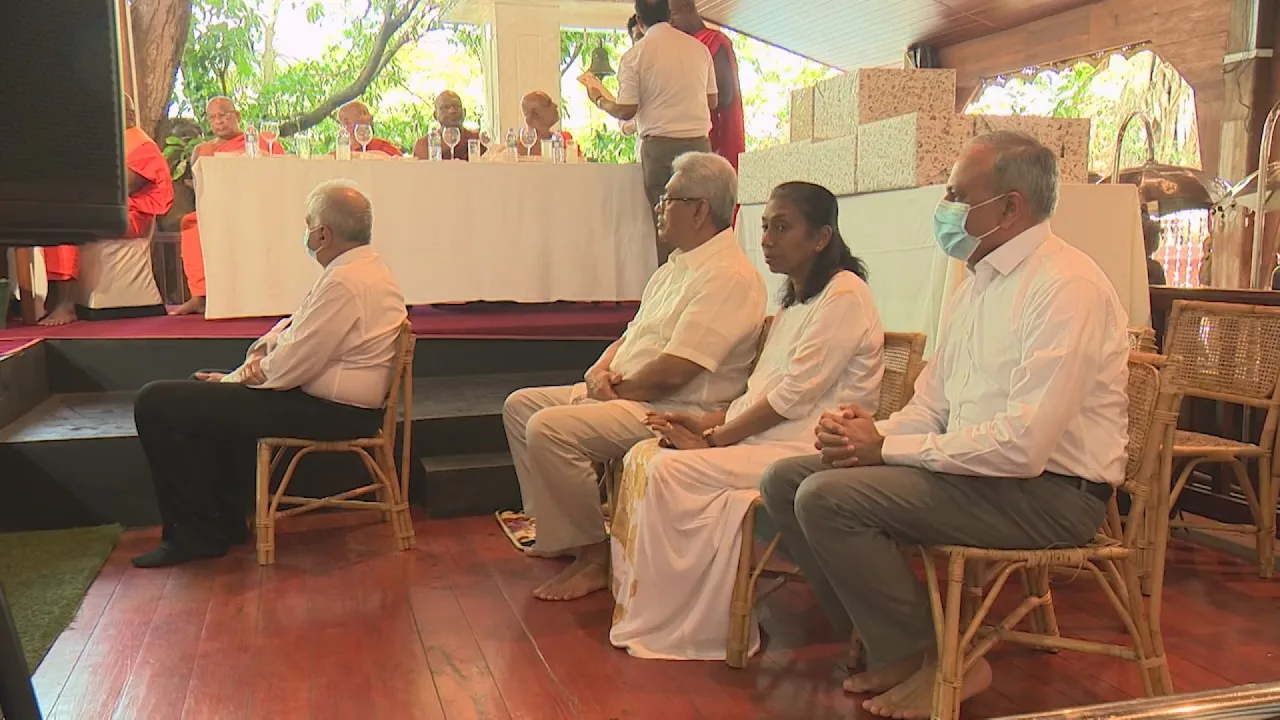 හිටපු ජනපති ගෝඨාභය සහ වර්තමාන ජනපති රනිල් පන්සලේදී හමුවෙයි 3 c13f8bd8 54e8 4a54 925c 54c90c37a9b5