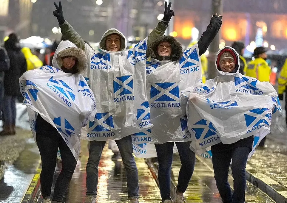 ලෝකවාසීන් 2023 නව වසර හරසරින් පිළිගනී (ඡායාරූප) 6 6