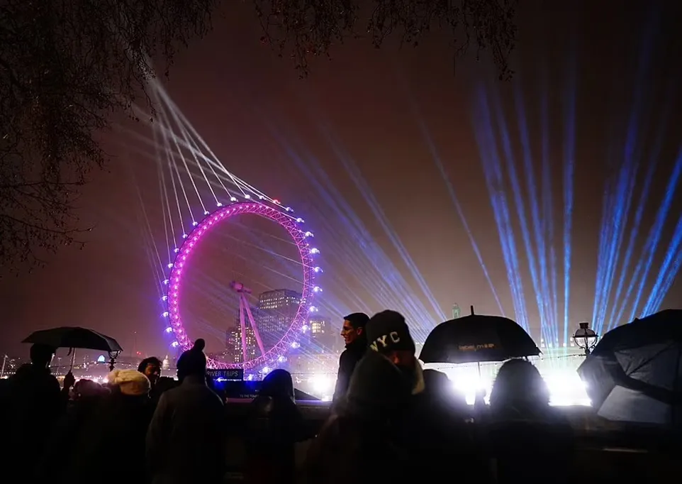 ලෝකවාසීන් 2023 නව වසර හරසරින් පිළිගනී (ඡායාරූප) 7 7