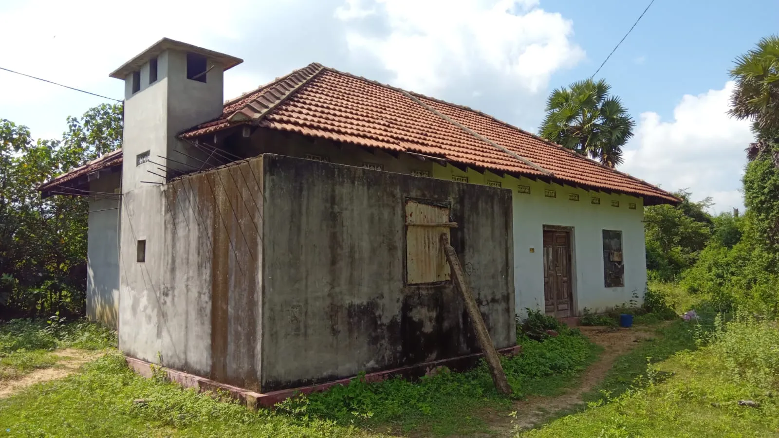 අලුත් අවුරුදු දා උදෑසනම කිලිනොච්චියේ මනුෂ්ය ඝාතනයක් (ඡායාරූප) 3 Kili Muder 1