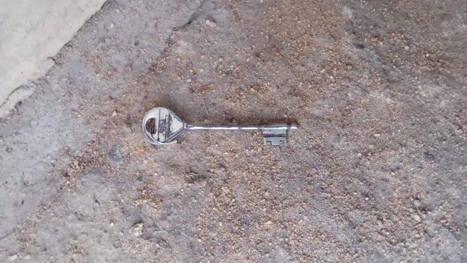 අලුත් අවුරුදු දා උදෑසනම කිලිනොච්චියේ මනුෂ්ය ඝාතනයක් (ඡායාරූප) 4 Kili Muder 5