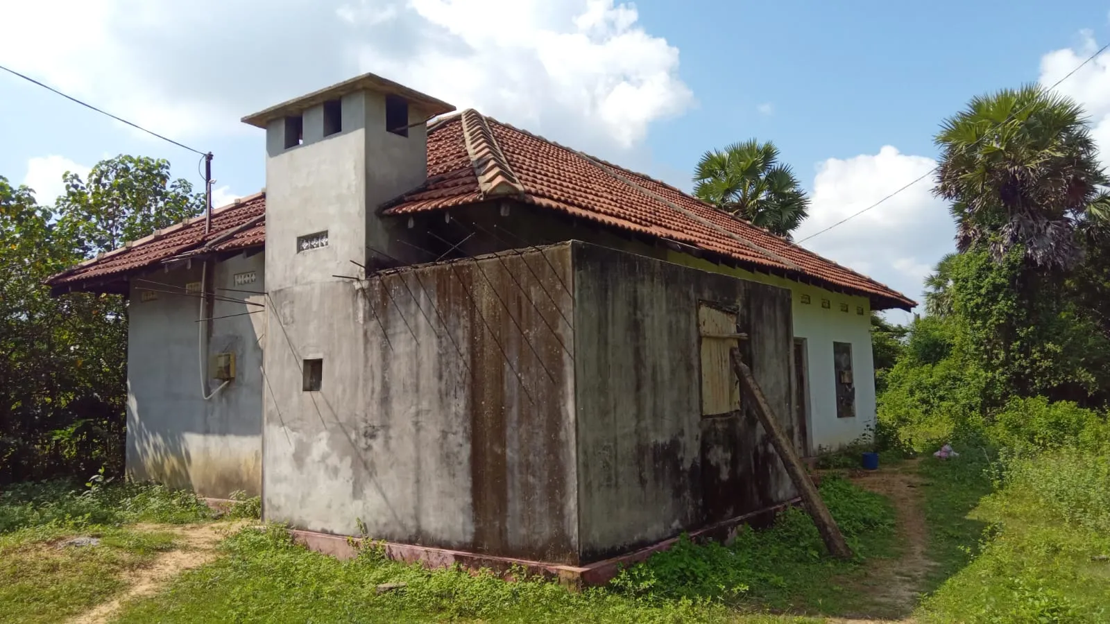 අලුත් අවුරුදු දා උදෑසනම කිලිනොච්චියේ මනුෂ්ය ඝාතනයක් (ඡායාරූප) 1 Kili Muder 7