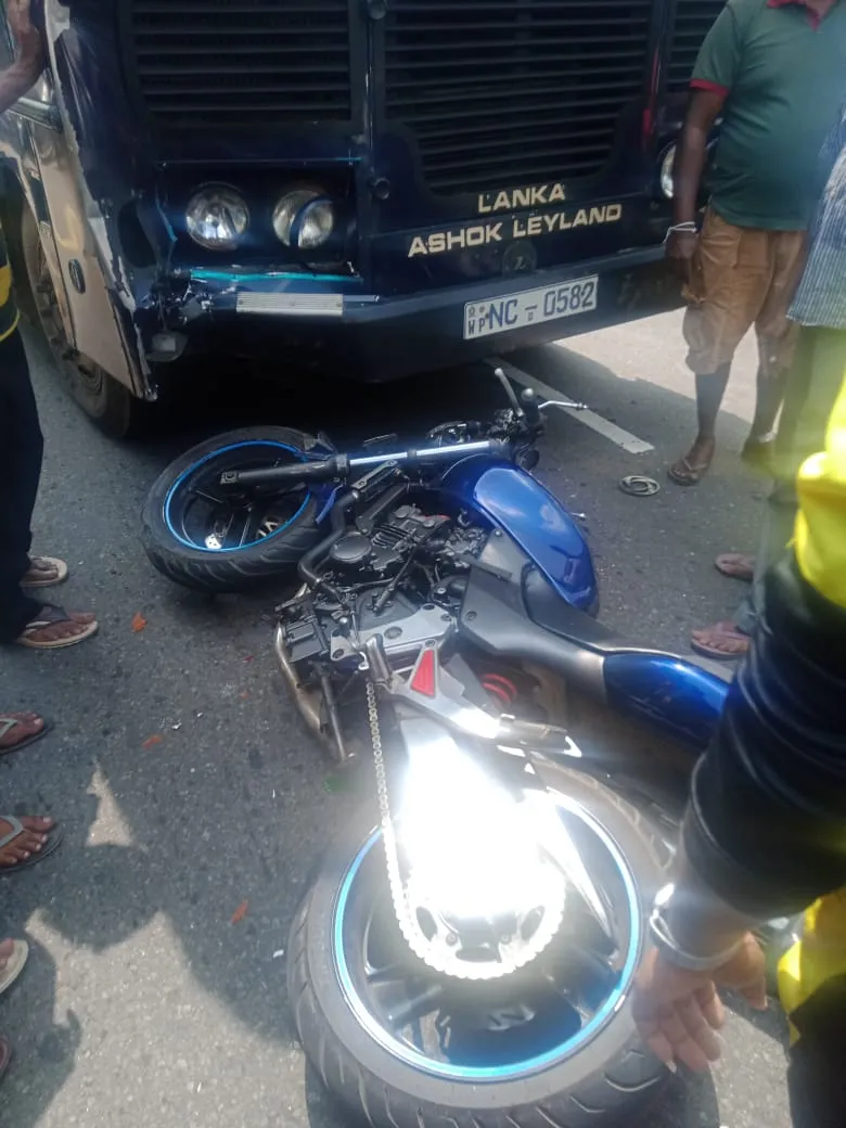 බන්ධනාගාර බස් රථයක යතුරුපැදියක් ගැටීමෙන් අඹුසැමි යුවළකට බරපතල තුවාල 3 WhatsApp Image 2023 01 05 at 15.02.261