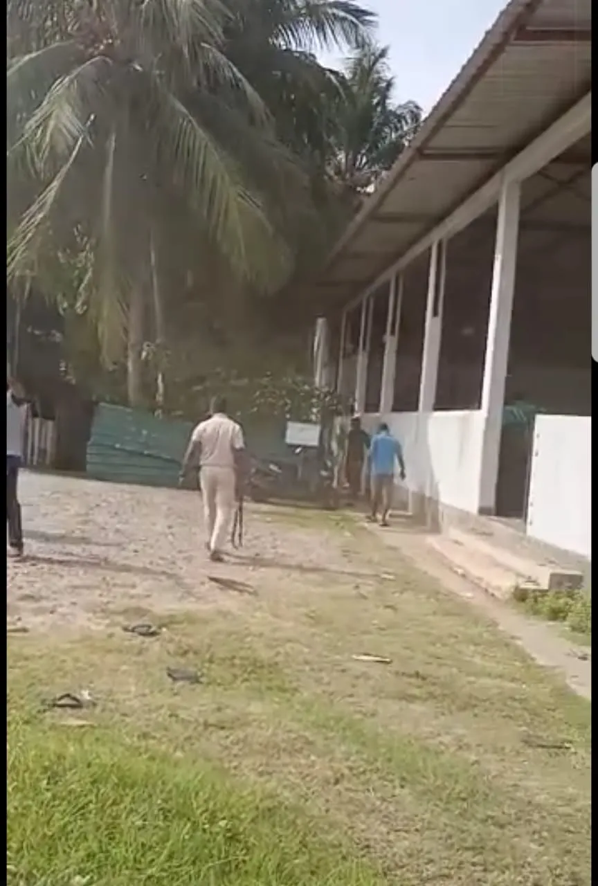 හම්බන්තොට ධීවරයින් සහ වෙරළ ආරක්ෂක නිලධාරීන් අතර ගැටුමක් (ඡායාරූප) 3 WhatsApp Image 2023 01 09 at 6.30.59 PM