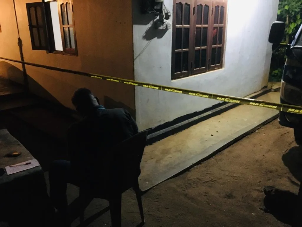 අම්පිටියේ සුමනරතන හිමියන්ට වෙඩි ප්රහාරයක් (ඡායාරූප) 4 330962609 597773201682977 166496187579391608 n