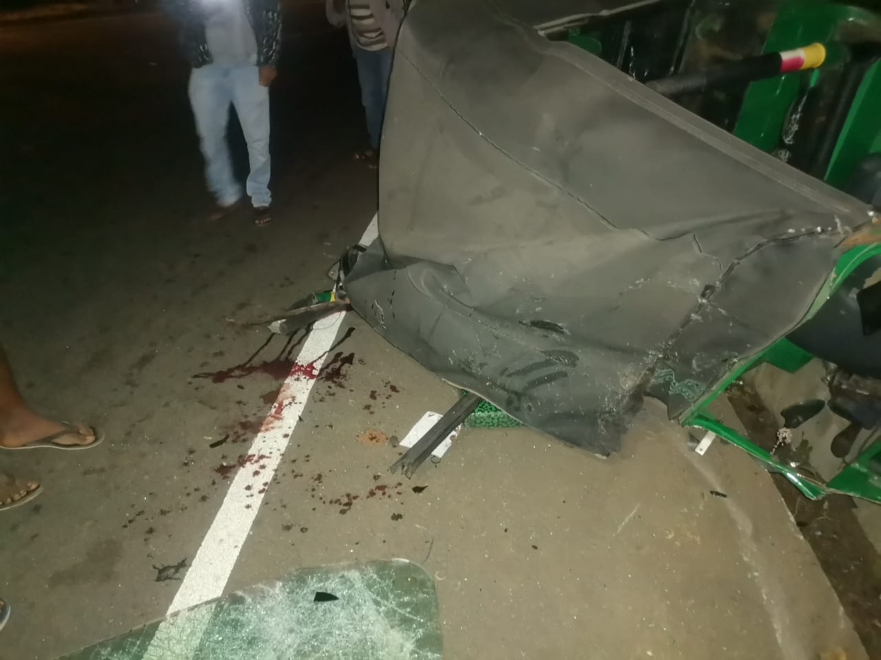 රදැල්ල කෙටි මාර්ගයේ දී තවත් අනතුරක්, තිදෙනෙකුට බරපතලයි (ඡායාරූප) 2 8 1