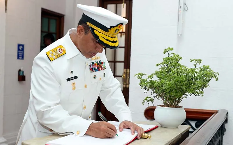 Web Pakistan Naval Chief meets President 03