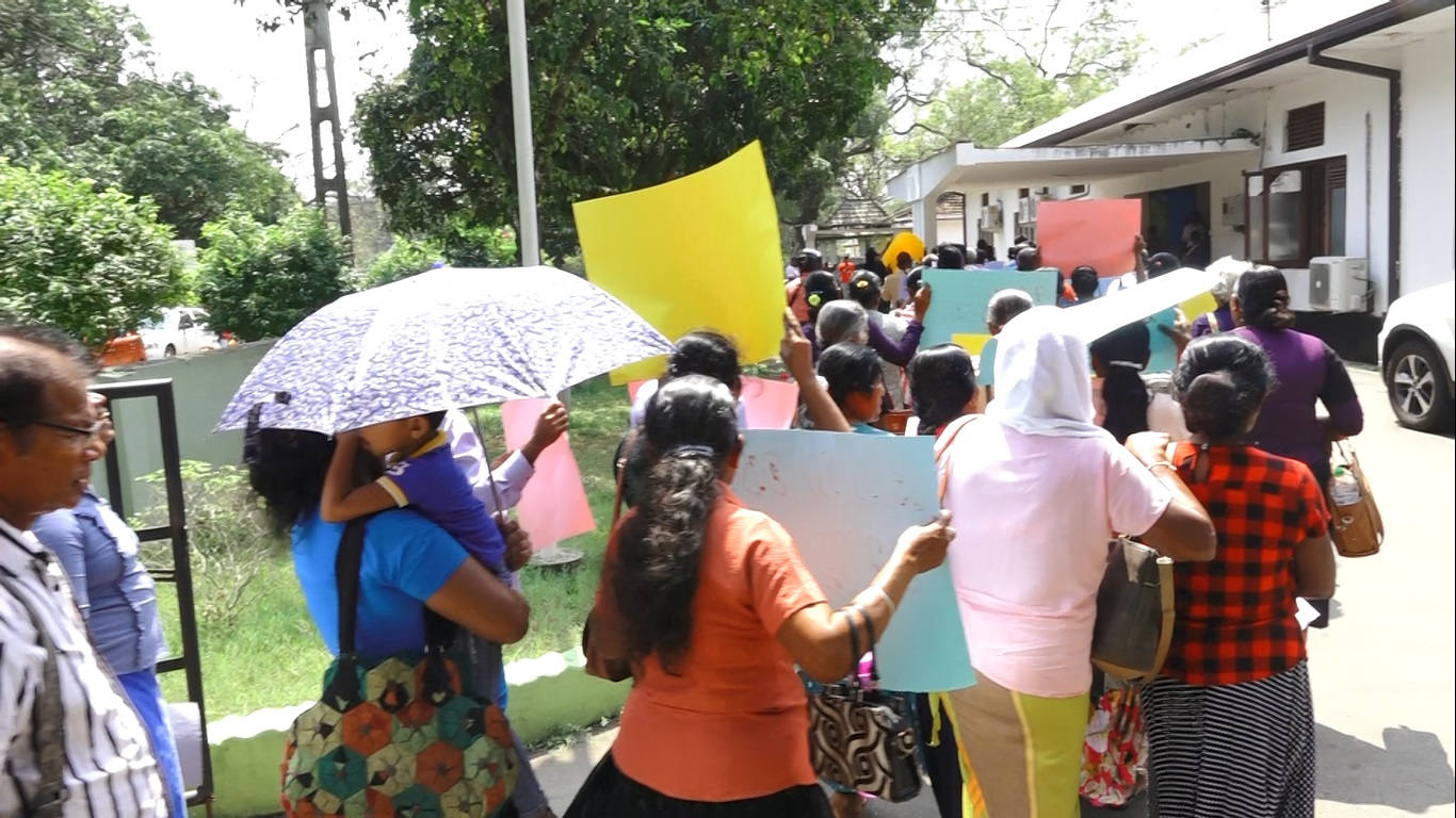 කන්න වන්දි ඉල්ලා පහල යාන්ඔය ගොවින් විරෝධතාවක(ඡායාරූප) 2 YAN OYA 03