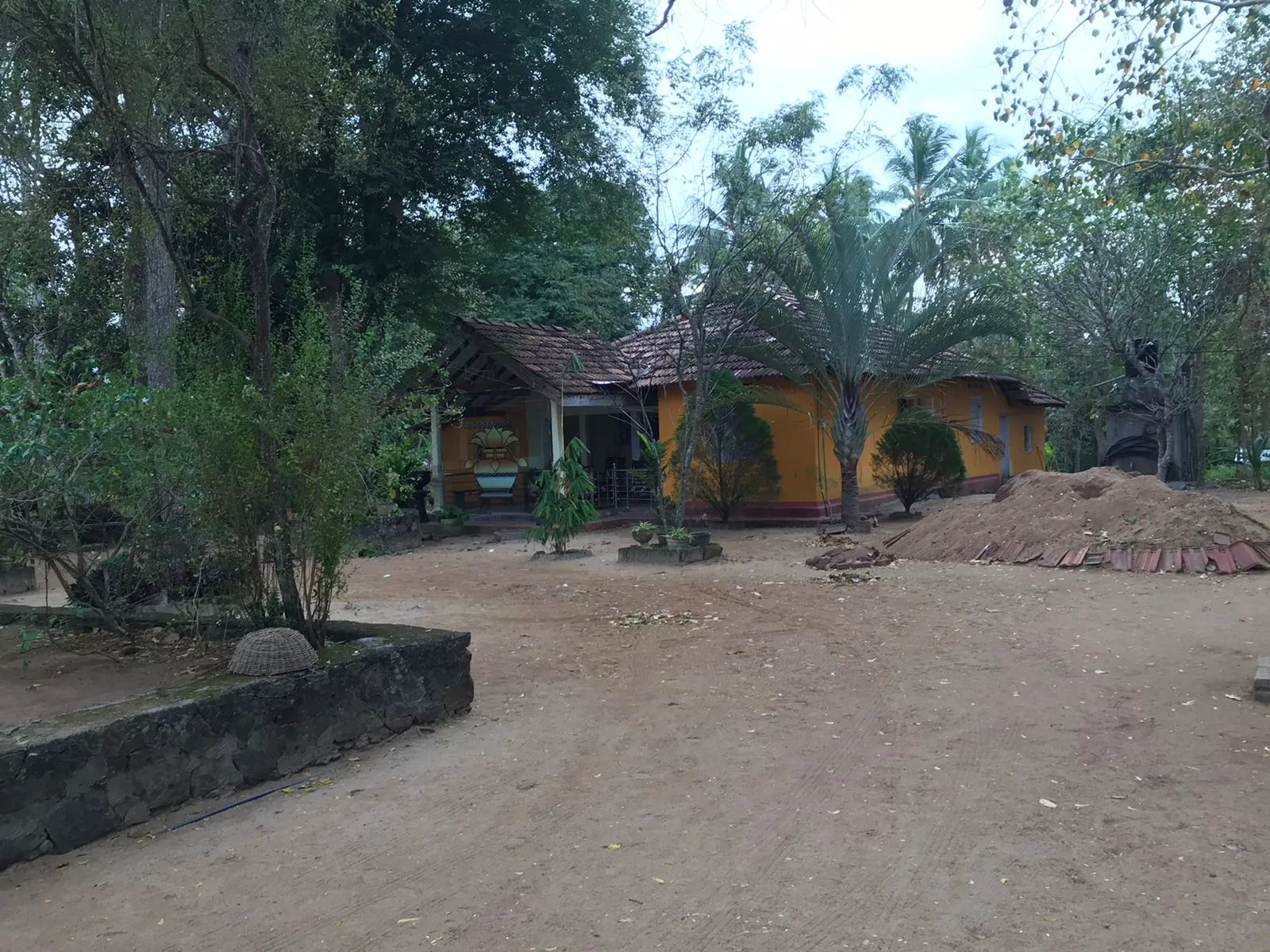 පහරදීමකින් පසුව හිමිනමක් අපවත් වෙයි(ඡායාරූප) 4 WhatsApp Image 2023 03 01 at 09.56.41