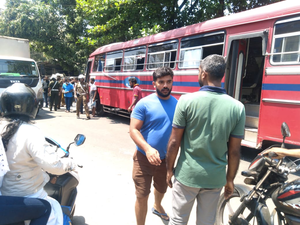 මාවනැල්ල ගනේතැන්නේදී බස් දෙකක් ගැටී එක් අයෙක් මරුට - 21 කට තුවාල(ඡායාරූප) 2 WhatsApp Image 2023 03 07 at 14.04.09 2