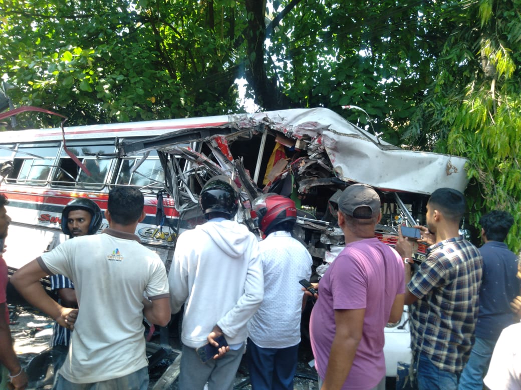 මාවනැල්ල ගනේතැන්නේදී බස් දෙකක් ගැටී එක් අයෙක් මරුට - 21 කට තුවාල(ඡායාරූප) 1 WhatsApp Image 2023 03 07 at 14.04.10