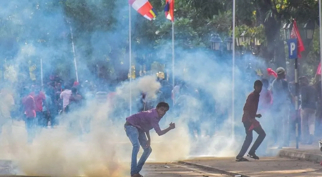 අන්තරේ විරෝධතාවට ජල හා කඳුළු ගෑස් ප්රහාරයක් 1 tea new