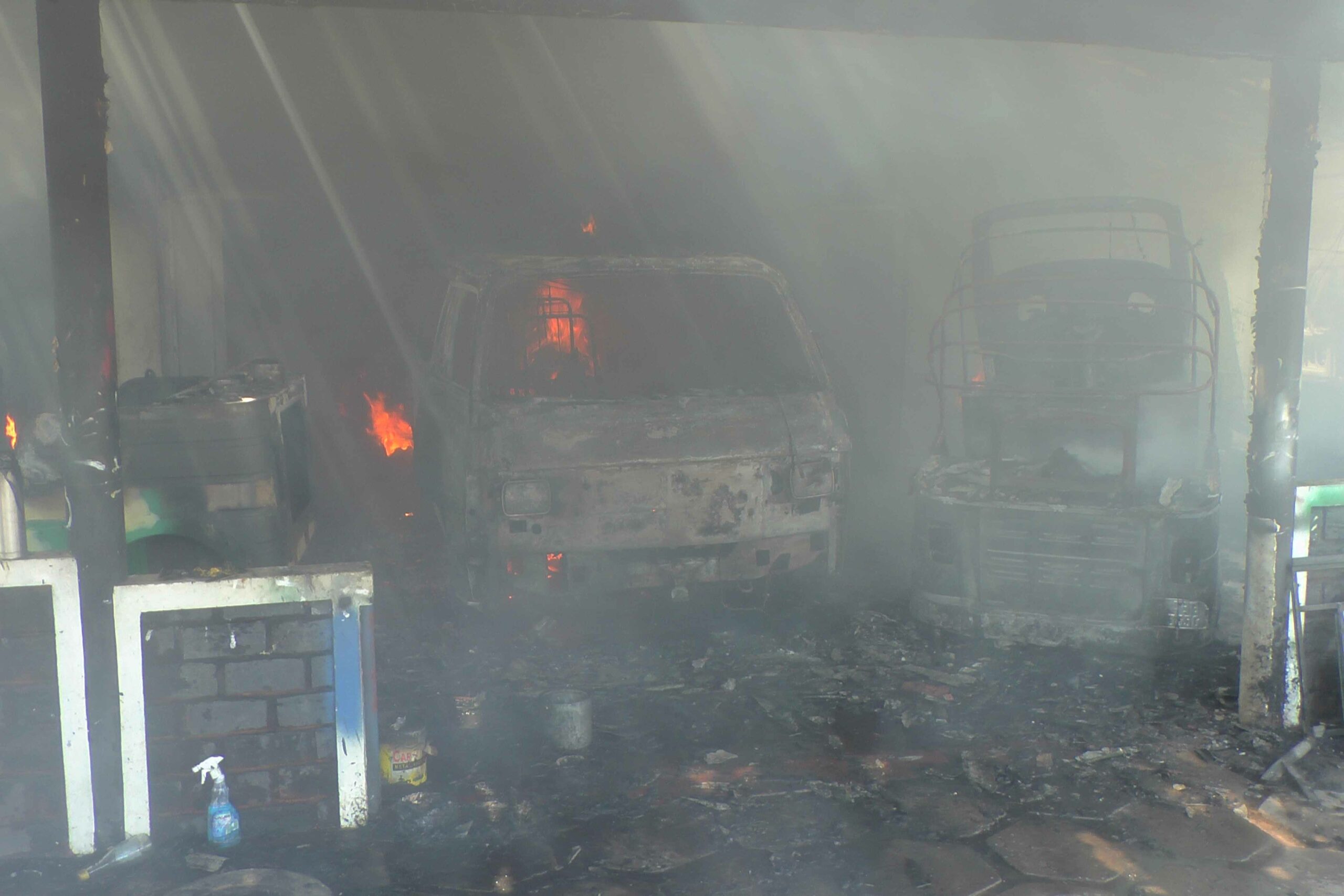 හලාවත වාහන අලුත්වැඩියා ස්ථානයක ගින්නක්(ඡායාරූප) 9 101 scaled