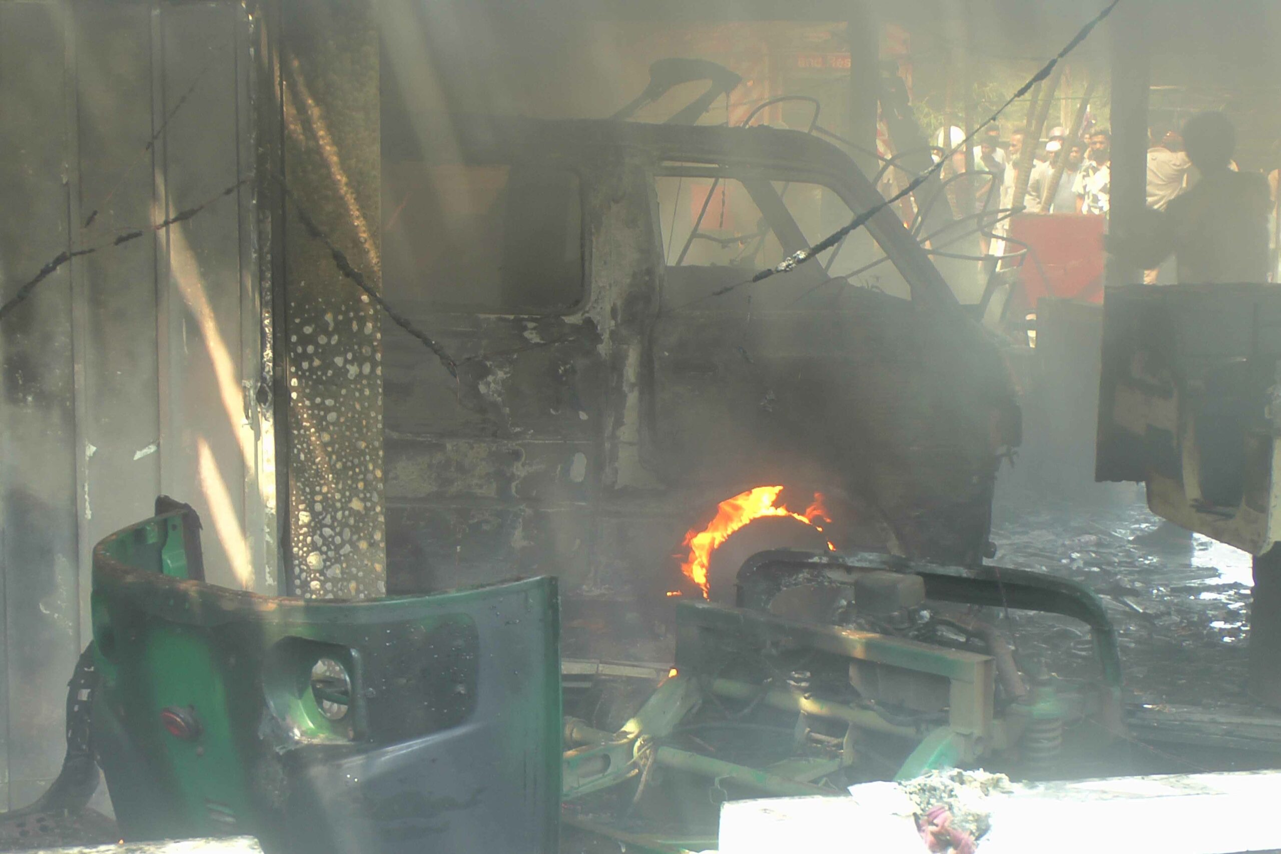 හලාවත වාහන අලුත්වැඩියා ස්ථානයක ගින්නක්(ඡායාරූප) 8 102 scaled