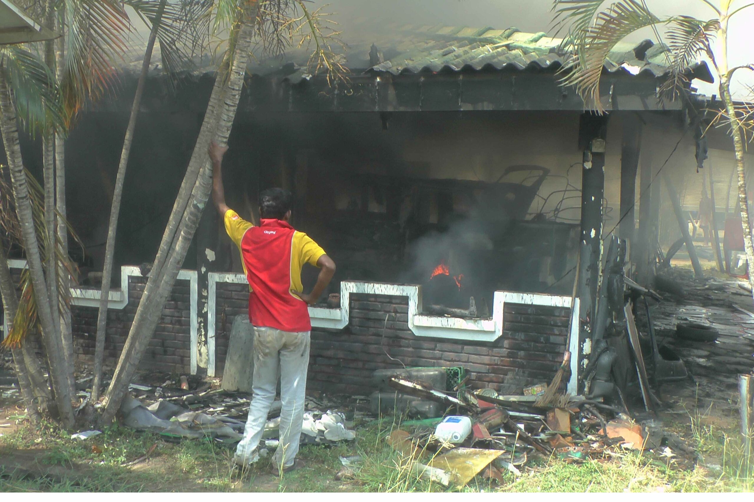 හලාවත වාහන අලුත්වැඩියා ස්ථානයක ගින්නක්(ඡායාරූප) 6 103 scaled