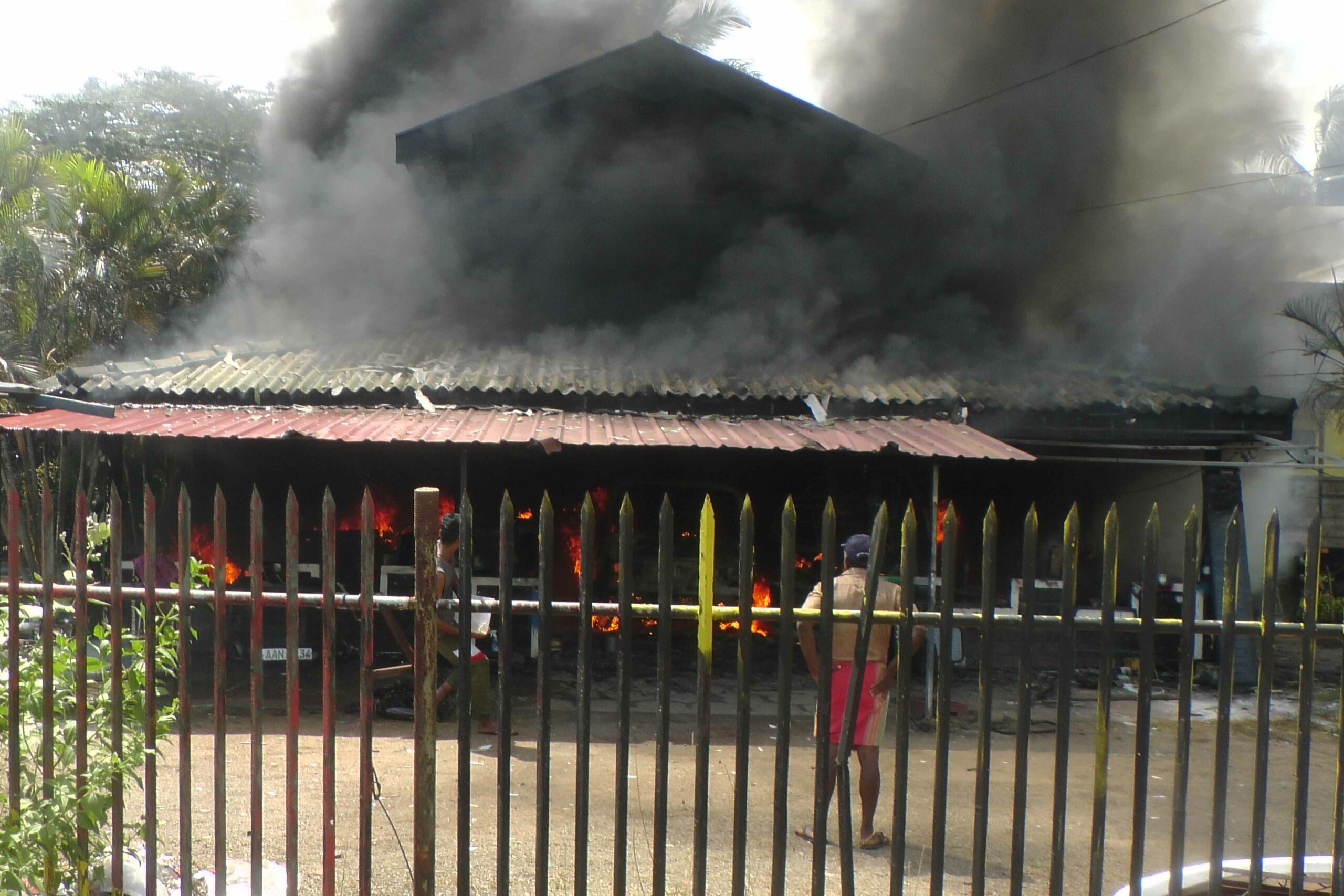 හලාවත වාහන අලුත්වැඩියා ස්ථානයක ගින්නක්(ඡායාරූප) 1 105 scaled