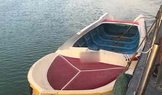 යාපනය මුහුදේ මුහුදු කූඩැල්ලන් ඇල්ලූ ධීවරයින් 17 ක් අත්අඩංගුවට(ඡායාරූප) 3 6 1