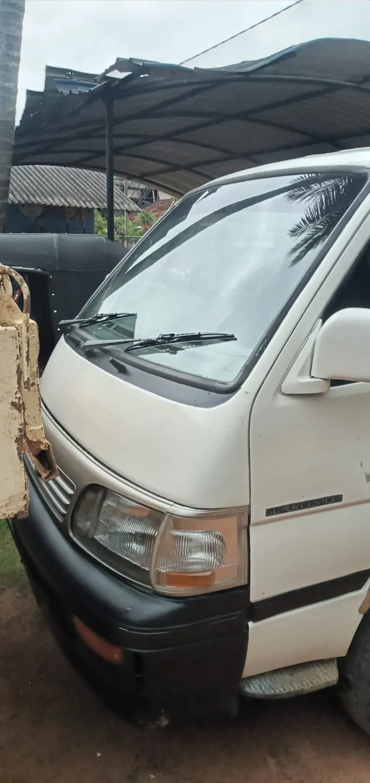 ගවයින් ප්රවාහනයට භාවිත කළ වෑන් රථයක් මහමග(ඡායාරූප) 2 WhatsApp Image 2023 04 04 at 17.47.44