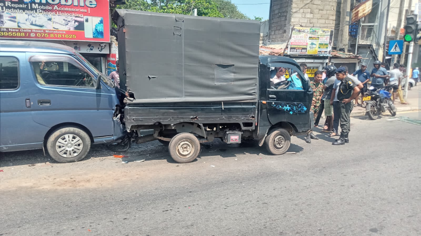 යුධ හමුදා නිලධාරියකු පැදවූ මෝටර් රථය ජිවිතයක් අහිමි කරයි(ඡායාරූප) 1 WhatsApp Image 2023 04 10 at 15.24.17