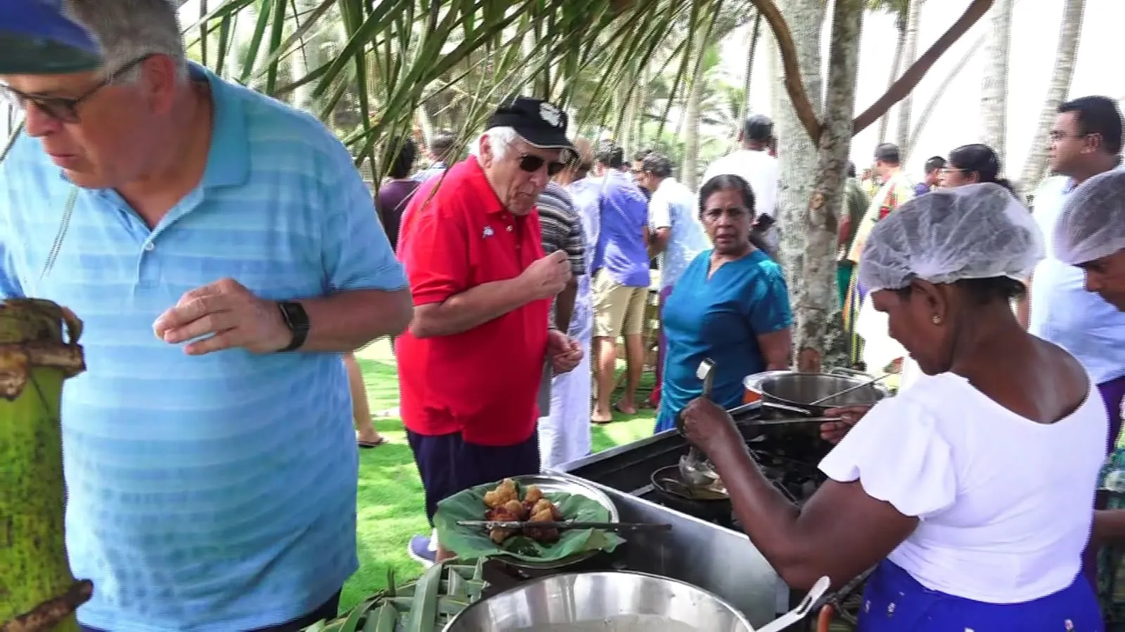 කැවුම් කොකිස් වල රසබලමින් , ඔන්චිලි පදින විදේශිකයන් 1 WhatsApp Image 2023 04 15 at 12.54.11 PM