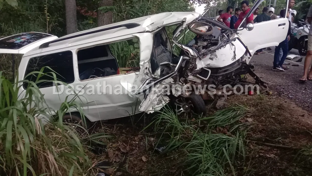 ඇඹිලිපිටියේ දරුණු අනතුරක් - 15ක් රෝහලේ (ඡායාරූප) 2 WhatsApp Image 2023 04 15 at 7.05.27 PM