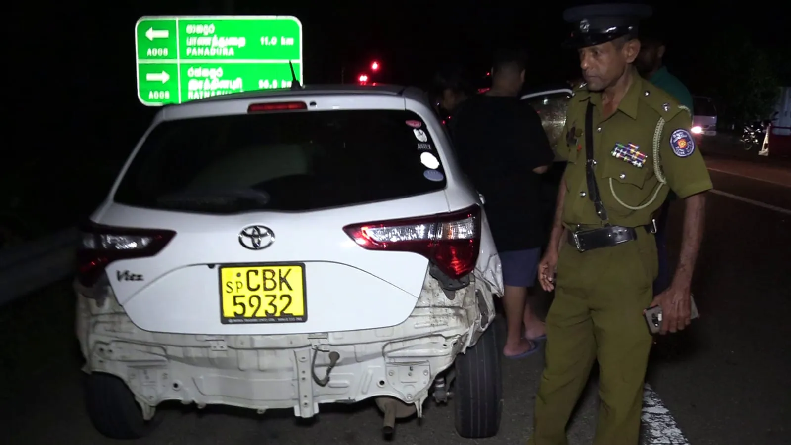 දක්ෂිණ අධිවේගී මාර්ගයේ අනතුරු වැලක් - රථ වාහන 26කට අලාභ හානි (ඡායාරූප) 3 WhatsApp Image 2023 04 16 at 10.11.52 PM