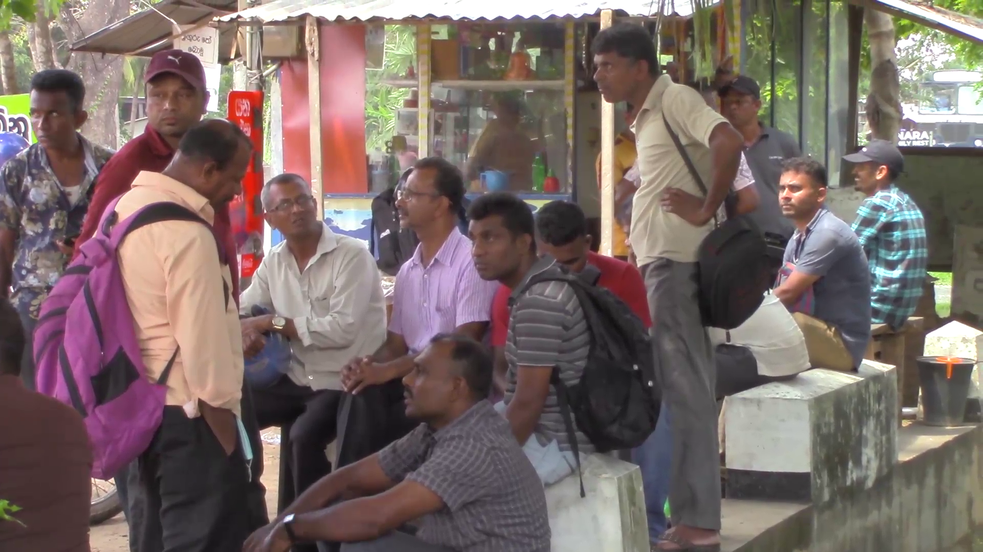 අනුරාධපුර ලංගම සේවකයින් වැඩ වැරුමක(ඡායාරූප) 4 vlcsnap 2023 04 03 14h58m03s153
