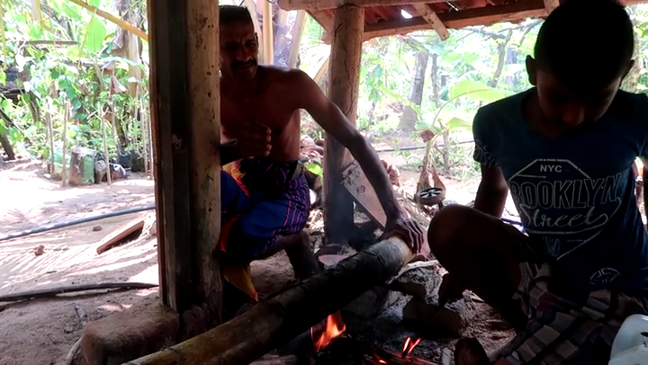 ගලෙන්බිදුණු වැව ජනතාව පැරණි ක්රමයට අවුරුදු සැමරූ හැටි 2 vlcsnap 2023 04 14 13h25m50s675