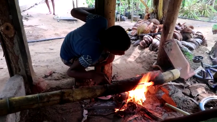 ගලෙන්බිදුණු වැව ජනතාව පැරණි ක්රමයට අවුරුදු සැමරූ හැටි 4 vlcsnap 2023 04 14 13h26m19s152