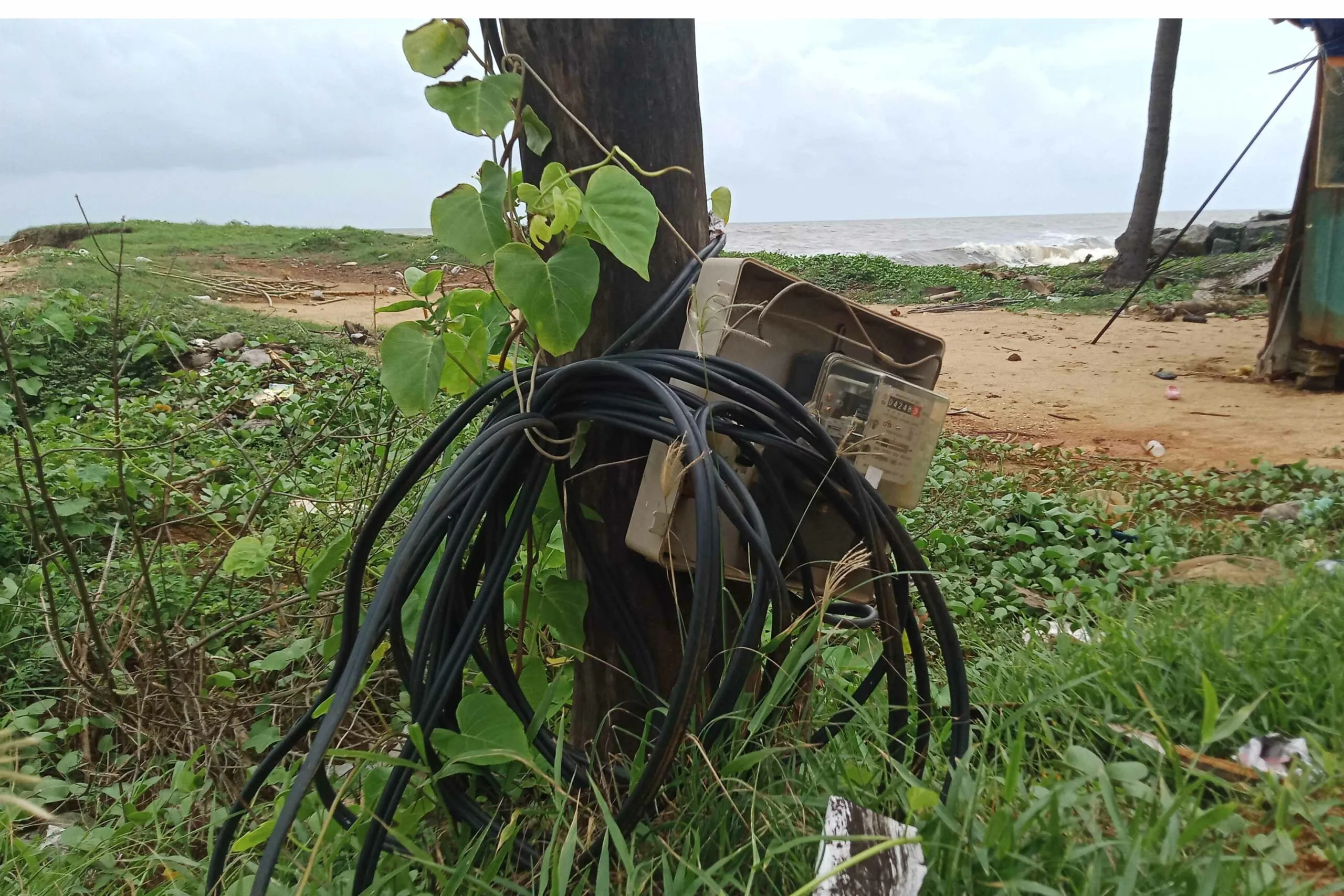 මුහුදු ඛාදනය හේතුවෙන් ඉරණවිල ප්රදේශයේ ධීවරයින් පීඩාවට(ඡායාරූප) 1 60 scaled