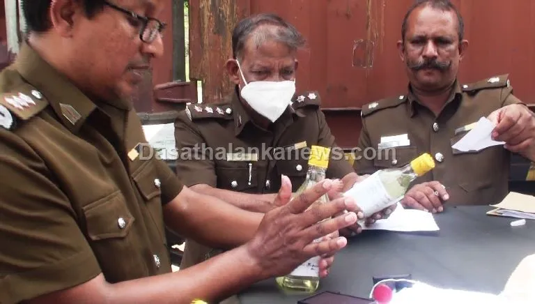 සැකකටයුතු ආනයනික පොල්තෙල් කන්ටේනරයකට කැකිරාවේ දී සීල් තබයි (ඡායාරූප) 15 WhatsApp Image 2023 05 05 at 10.31.57 AM