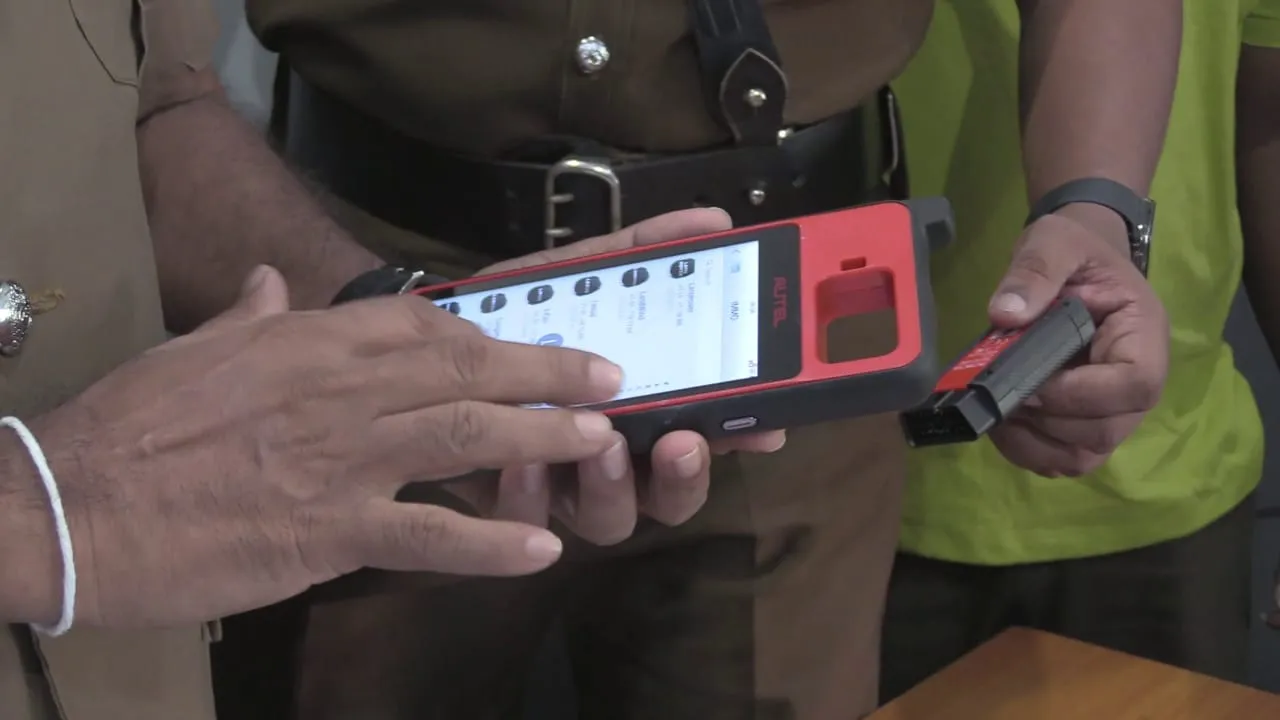 තලවතුගොඩින් සොරාගත් සුඛෝපභෝගී මෝටර් රථයක් තිහගොඩින් හමුවේ (ඡායාරූප) 4 WhatsApp Image 2023 05 30 at 1.09.54 PM 1