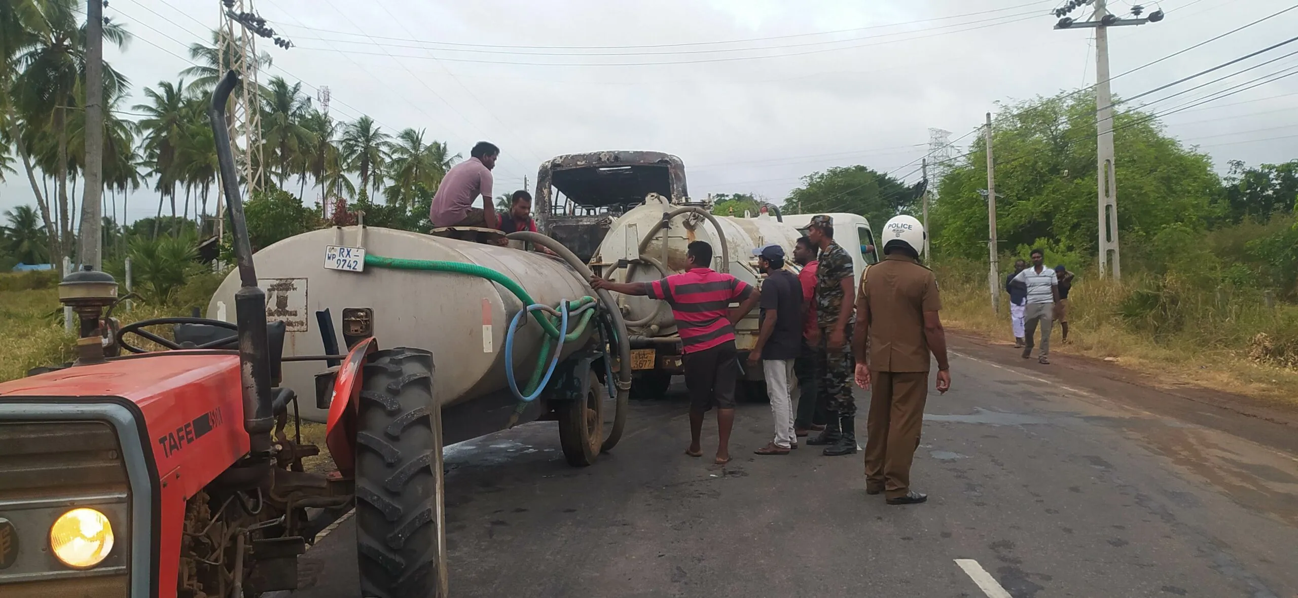 සැප බස් රිය ගිනිගෙන ගිනිගෙන අළු වෙයි 3 IMG 20230630 060106 scaled
