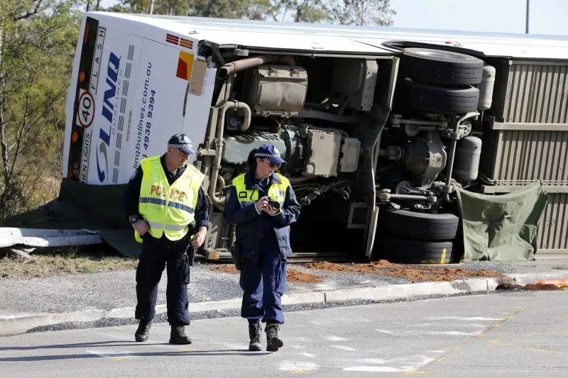 Wedding bus crash kills 10 injures 25 in Australia