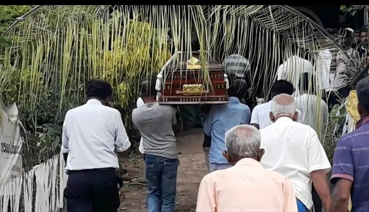 ශාන්තිකර්මයක දී තැඹිලි බී මියගිය කාන්තාවගේ අවසන් කටයුතු අද (ඡායාරූප) 2 WhatsApp Image 2023 06 20 at 9.53.09 AM