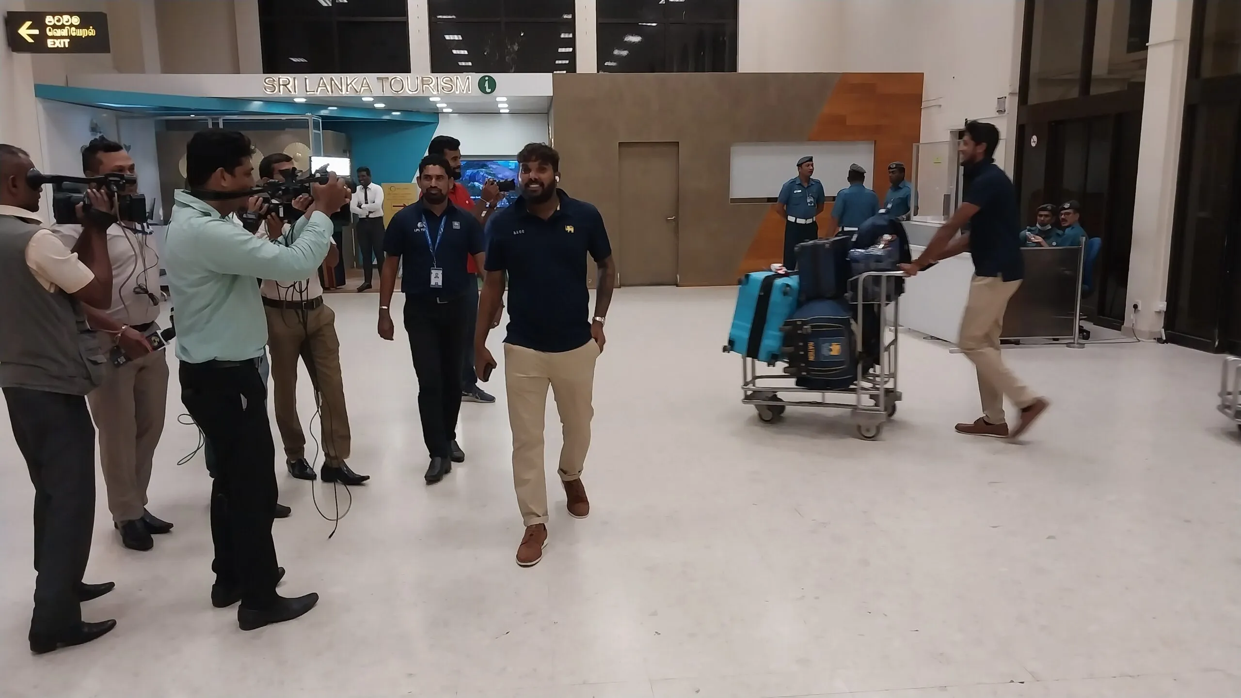 සුපිරි ජයක් ලැබු ශ්රී ලංකා කණ්ඩායම මව්බිමට 3 20230711 191324 scaled