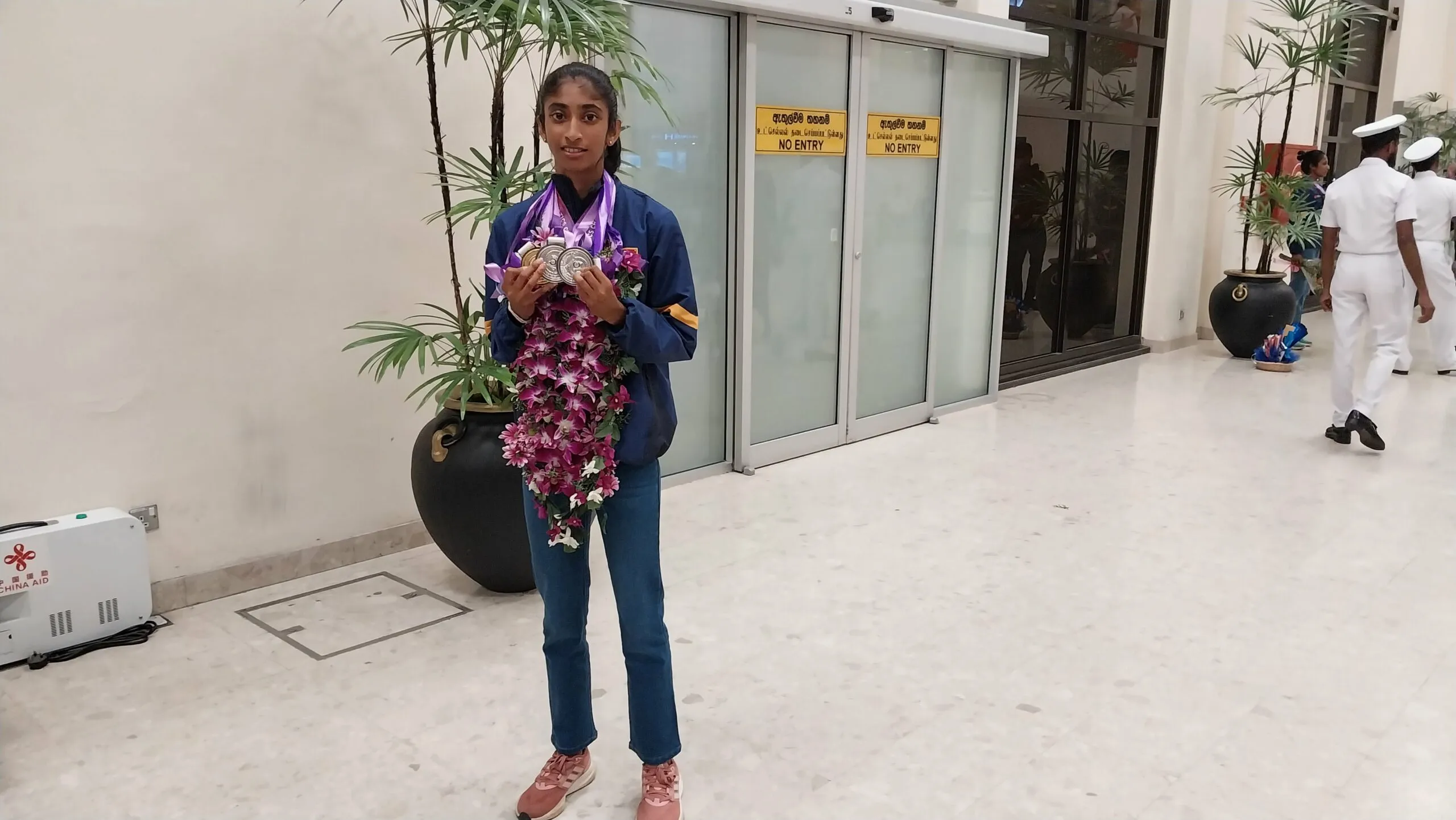 ආසියානු මලල ක්රීඩා තරගාවලියේ දී ලක්මව සැරසූ ක්රීඩක ක්රීඩිකාවන් දිවයිනට (ඡායාරූප) 3 20230717 230105 scaled