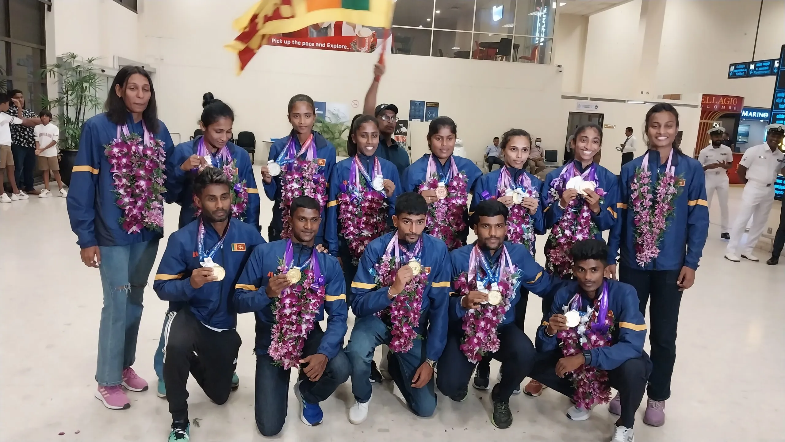 ආසියානු මලල ක්රීඩා තරගාවලියේ දී ලක්මව සැරසූ ක්රීඩක ක්රීඩිකාවන් දිවයිනට (ඡායාරූප) 1 20230717 231910 scaled